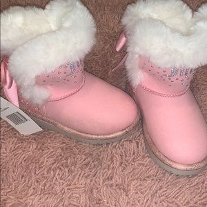Brand new toddler girl snow boots —-NEVER WORN—-